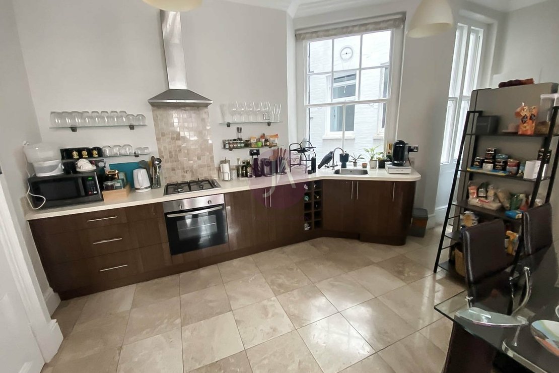 1 bedroom Flat to rent in Westminster Palace Gardens-view3