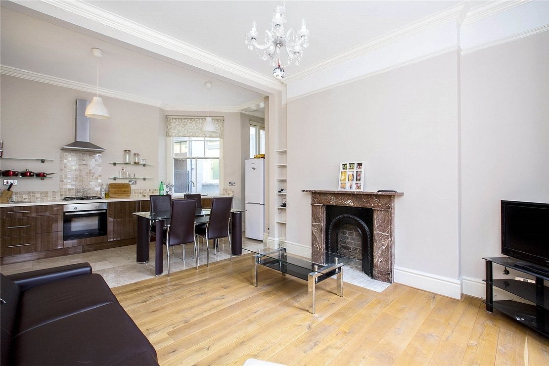 1 bedroom Flat to rent in Westminster Palace Gardens-view2