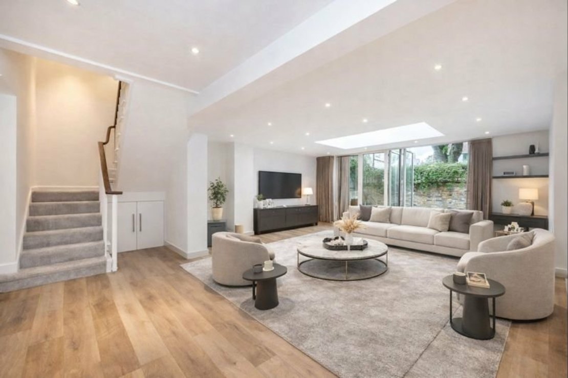 5 bedroom House to rent in Woronzow Road-view3