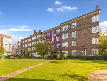 3 bedroom Flat for sale in Avenue Close-List695