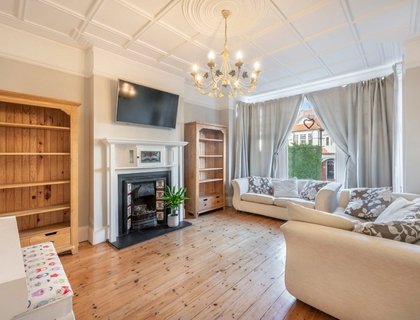 6 bedroom House for sale in Avondale Avenue-List1824