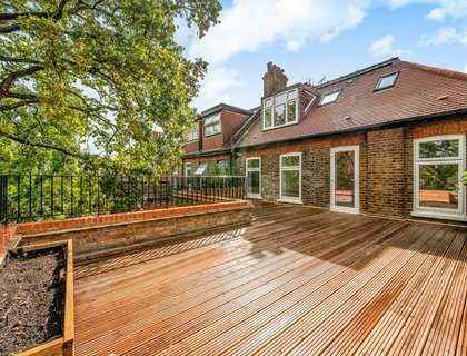 3 bedroom Flat for sale in Chatsworth Road-List1927