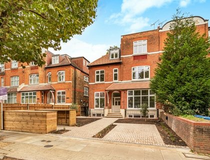 2 bedroom Maisonette for sale in Chatsworth Road-List1929