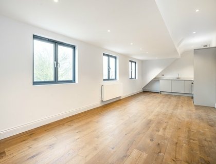 2 bedroom Flat for sale in Chatsworth Road-List2012