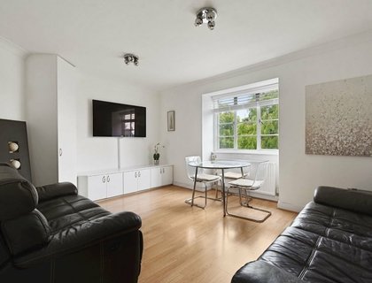 2 bedroom Flat for sale in Denison Close-List1895