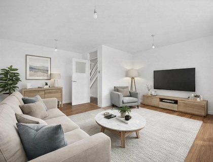 3 bedroom Flat for sale in East End Road-List2003