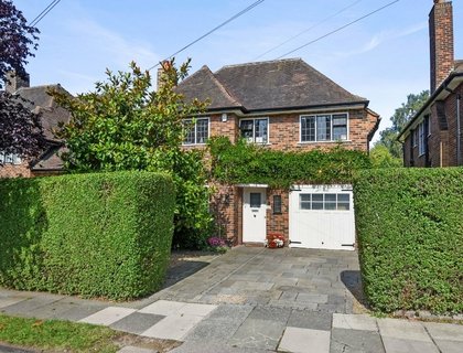 4 bedroom House for sale in Greenhalgh Walk-List1944