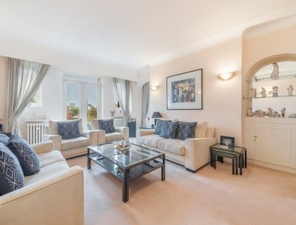 3 bedroom Flat for sale in Grove Hall Court-List1720