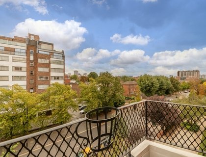 3 bedroom Flat for sale in Grove Hall Court-List1720