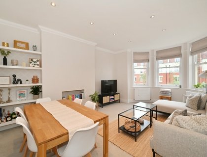 3 bedroom Flat for sale in Harvard Court-List1920