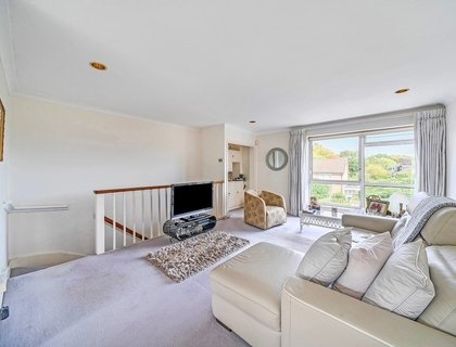 2 bedroom Flat for sale in Heath View-List2053