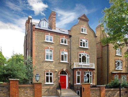 8 bedroom House for sale in Holford Road-List101