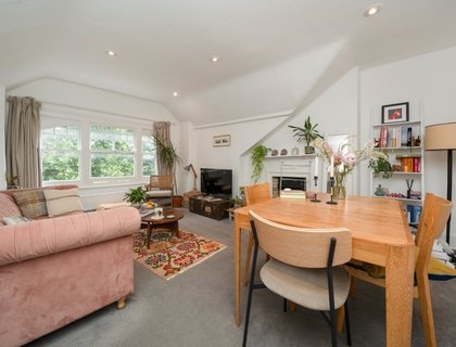 2 bedroom Flat for sale in Jacksons Lane-List1984
