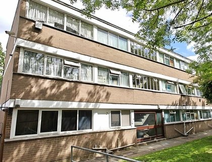 Flat for sale in Lyndum Court-List1889