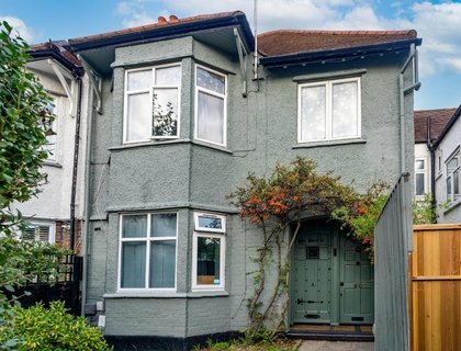 2 bedroom Flat for sale in Melrose Avenue-List1948