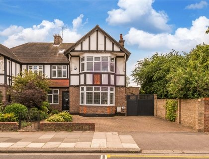 5 bedroom House for sale in Milverton Road-List129