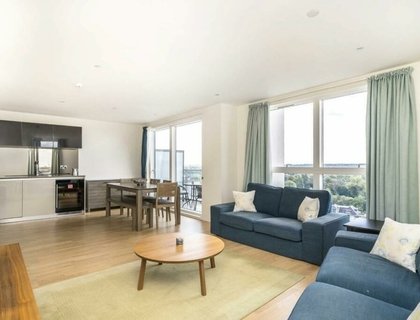 3 bedroom Flat for sale in Pump House Crescent-List1752