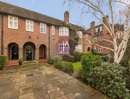 4 bedroom House for sale in Rotherwick Road-List696