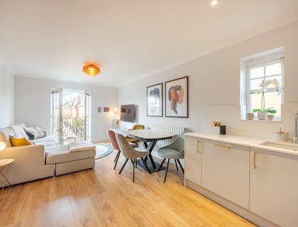 2 bedroom Flat for sale in Seaton Square-List1812