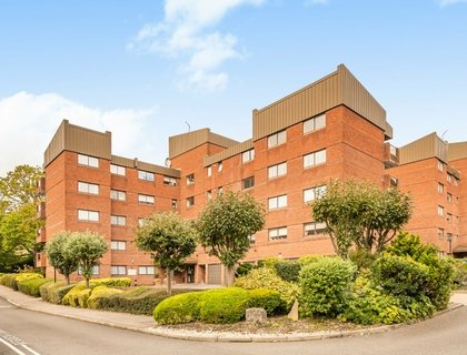 2 bedroom Flat for sale in Spencer Close-List1936