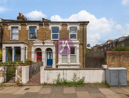 4 bedroom House for sale in Tancred Road-List1033