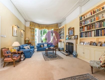 6 bedroom House for sale in Warrington Crescent-List1037