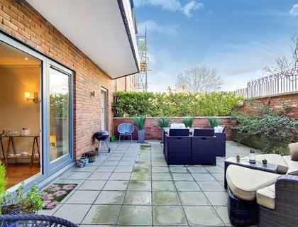 2 bedroom Flat for sale in West Heath Place-List698