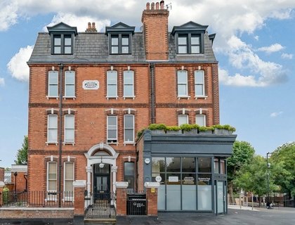 4 bedroom Flat for sale in Winchester Avenue-List1976