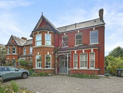 3 bedroom Flat to rent in 214 Walm Lane-List2033