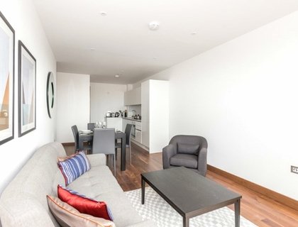 1 bedroom Flat to rent in Beaufort Court-List1293