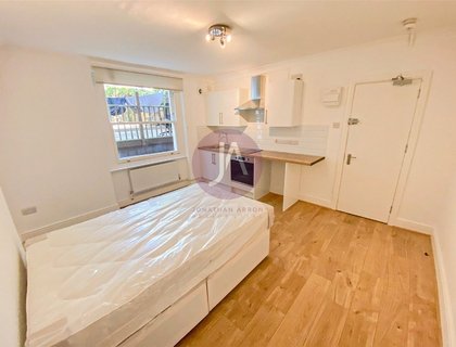 Flat to rent in Belsize Road-List1396