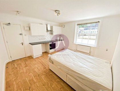 Flat to rent in Belsize Road-List1397