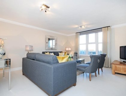 3 bedroom Flat to rent in Boydell Court-List2082