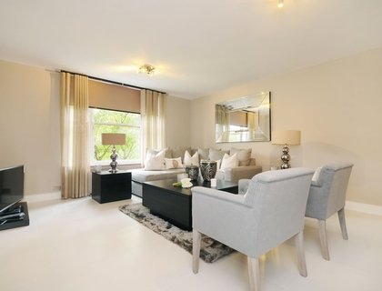 3 bedroom Flat to rent in Boydell Court-List2084