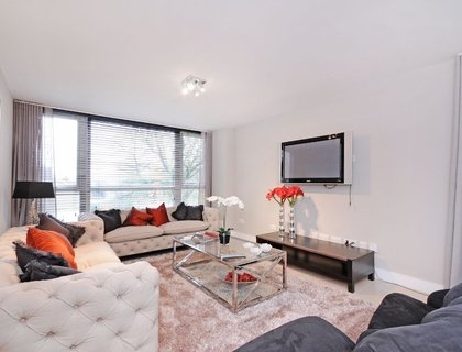 3 bedroom Flat to rent in Boydell Court-List1479