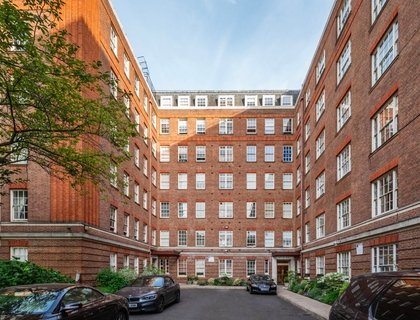 2 bedroom Flat to rent in Eyre Court-List1831