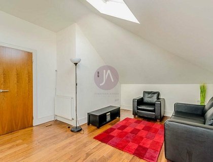 2 bedroom Flat to rent in Finsbury Park Road-List1921