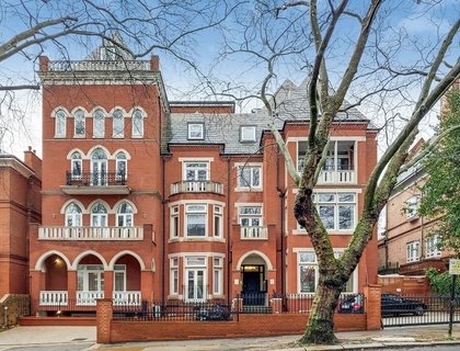 3 bedroom Flat to rent in Fitzjohns Avenue-List991