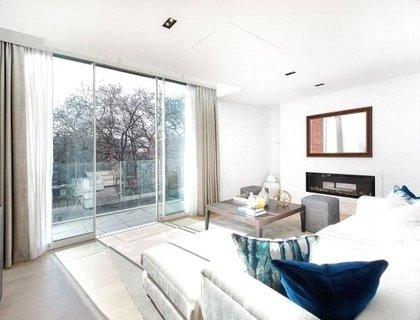 3 bedroom Flat to rent in Green Street-List527