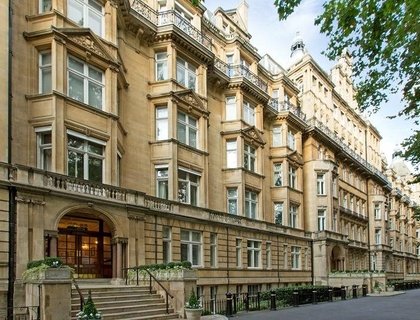 4 bedroom Flat to rent in Harley House-List27