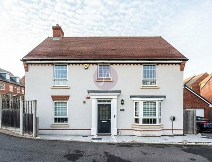 4 bedroom House to rent in Hubert Crescent-List1954