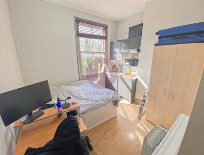 Flat to rent in Iverson Road-List1132