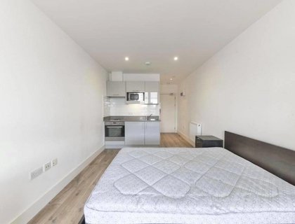 Flat to rent in Kilburn High Road-List1157