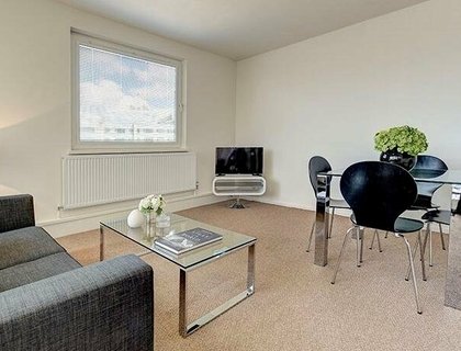 1 bedroom Flat to rent in Luke House-List1881