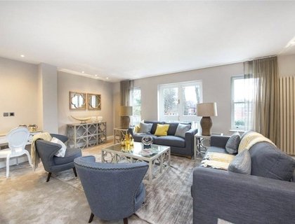 3 bedroom Flat to rent in Lyndhurst Lodge-List896
