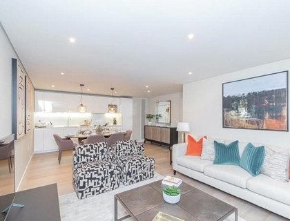 3 bedroom Flat to rent in Merchant Square East-List936