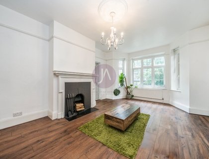 2 bedroom Flat to rent in Moreland Court-List2071