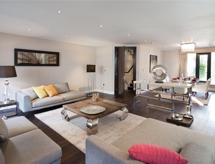 4 bedroom House to rent in Regents Courtyard-List380
