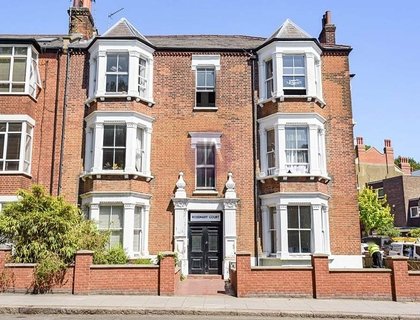 3 bedroom Flat to rent in Rosemary Court-List2002