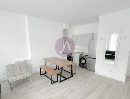 1 bedroom Flat to rent in Sinclair Gardens-List1414